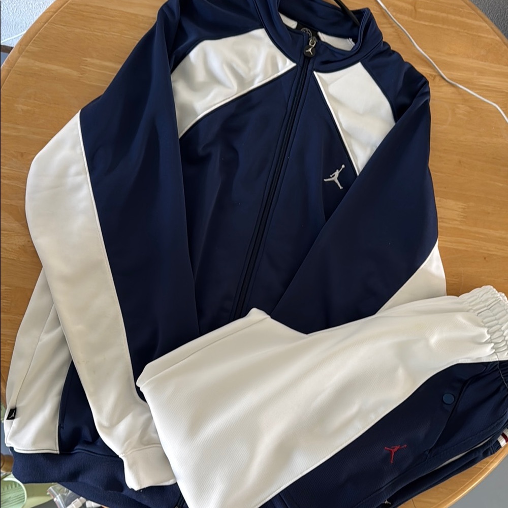 Men's L Air Jordan Navy and White track suit